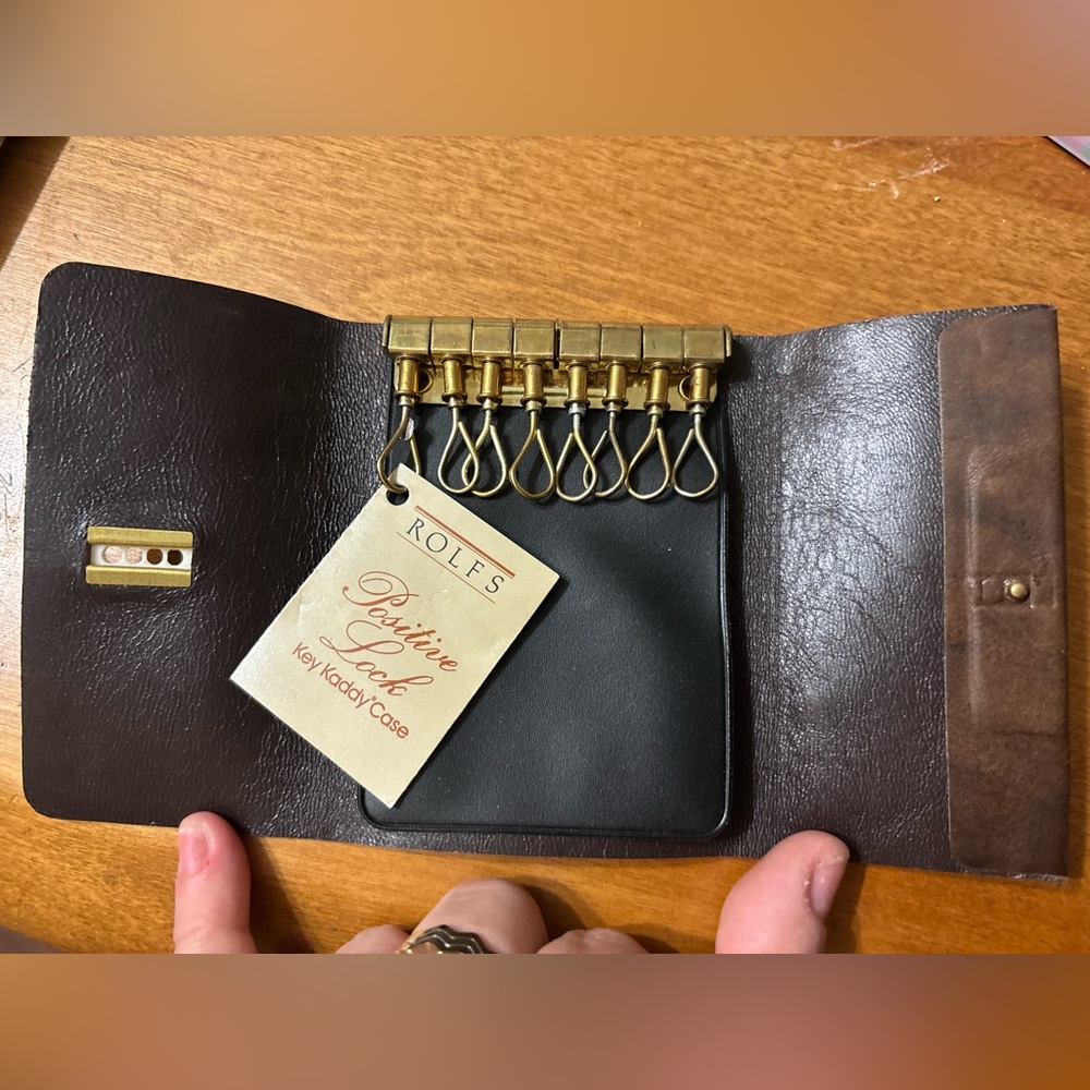 ROLFS NWT Vintage Cowhide Leather Key Caddy Case Keys Holder